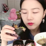 小姐姐吃蛋黄肉松,小姐姐的味蕾探险记