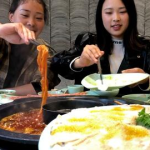 小姐姐吃火锅大米饭视频,小姐姐的独特吃法，大米饭与火锅的完美邂逅